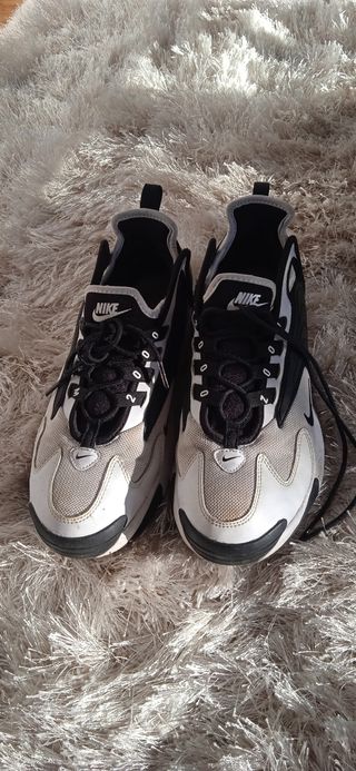 Zapatillas Nike zoom 2000 de segunda mano por 8 EUR en Santiago de  Compostela en WALLAPOP