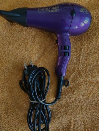 Secador de pelo iónico y cerámico Parlux 385 Light de segunda mano por 50  EUR en Madrid en WALLAPOP