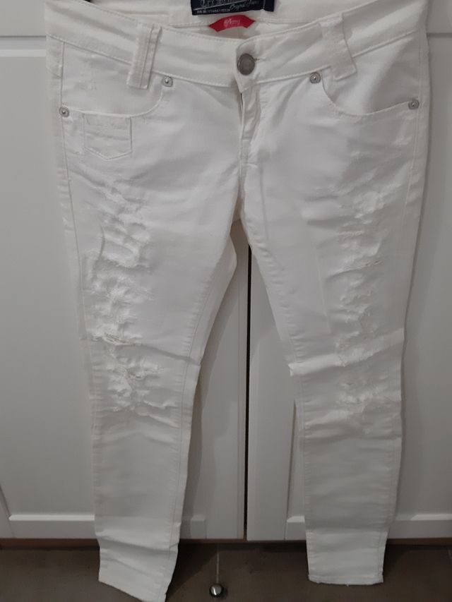 Pantalon skinny rotos color blanco