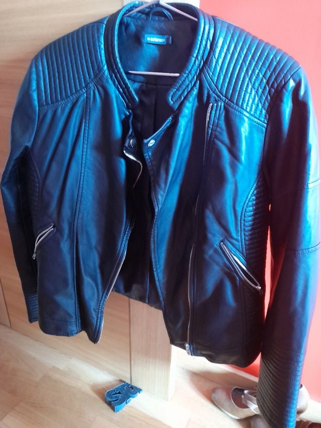 Cazadora motera talla L, color negro