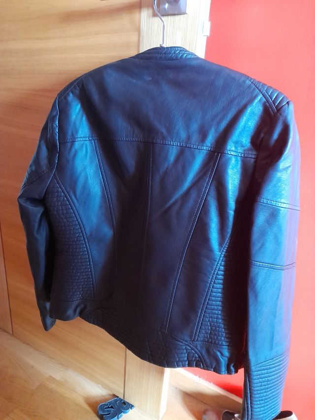 Cazadora motera talla L, color negro