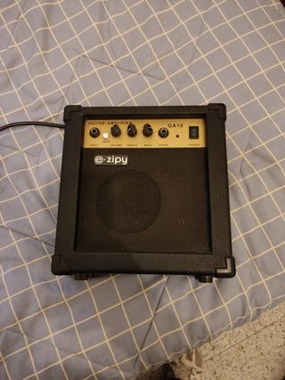 Amplificador para guitarra eléctrica de segunda mano por 15 EUR en  Estremera en WALLAPOP