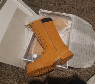 Bota alta mostaza de segunda mano por 10 EUR en Betanzos en WALLAPOP