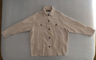 Chaqueta de pana rosa claro ZARA de segunda mano por 12 EUR en Barcelona en  WALLAPOP