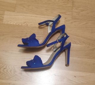 Sandalias de tacón azul klein de segunda mano por 12 EUR en Zaragoza en  WALLAPOP