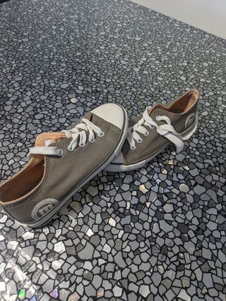 Zapatillas Mustang tipo converse de segunda mano por 10 EUR en El Vendrell  en WALLAPOP