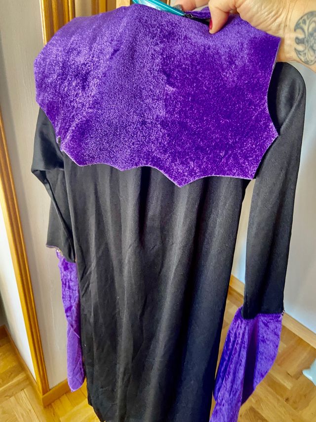 Disfraz con peluca vampiresa