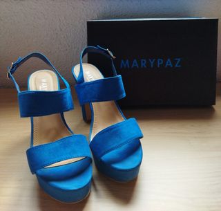 Sandalias de tacón Azul Eléctrico de MARYPAZ de segunda mano por 10 EUR en  Huitar Mayor en WALLAPOP