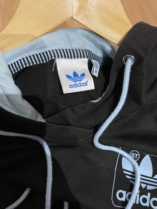 Vestido sudadera Adidas. Negro y azul celeste. 25€ de segunda mano por 25  EUR en Girona en WALLAPOP