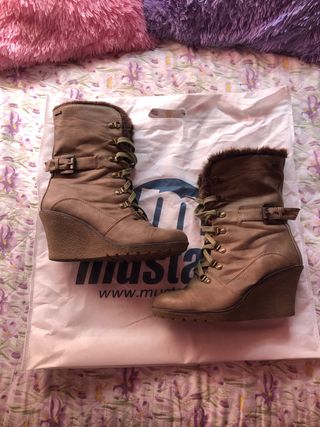 BOTAS MUSTANG CUÑA 37 de segunda mano por 15 EUR en Zaragoza en WALLAPOP