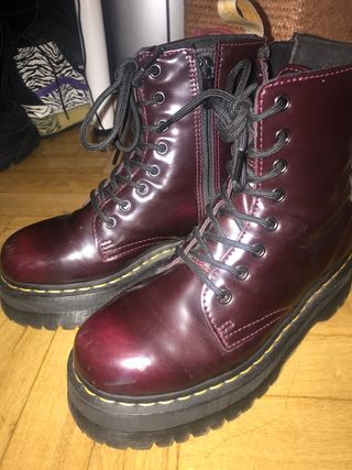 Botas doc martens altas vinagre veganas T38 de segunda mano por 85 EUR en  Madrid en WALLAPOP