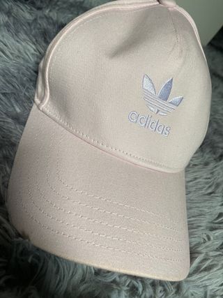 Gorra adidas rosa pastel de segunda mano por 15 EUR en Barcelona en WALLAPOP