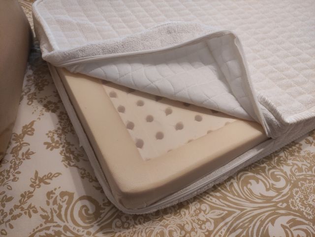 Colchón de cuna latex.