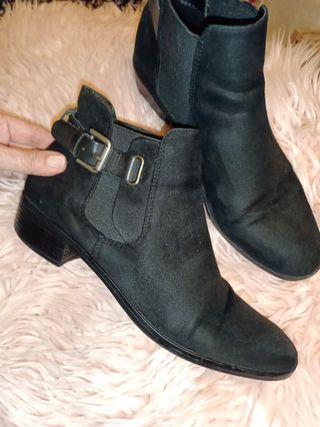 Botines de la zapatería Mari Paz de segunda mano por 3 EUR en Getafe en  WALLAPOP