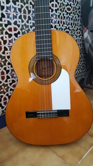 Guitarra admira modelo flamenco con funda negra. de segunda mano por 165  EUR en Alcobendas en WALLAPOP