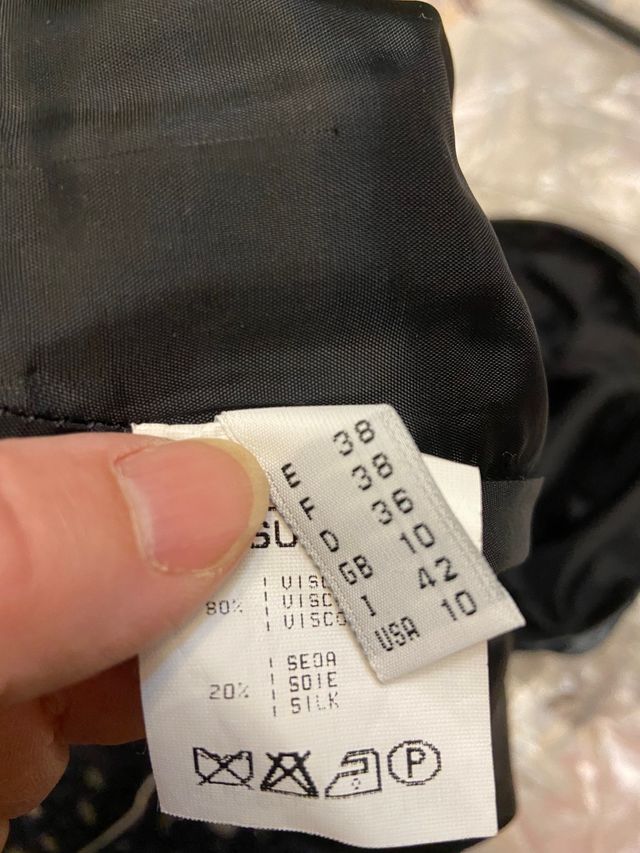 Vestido largo de terciopelo azul.