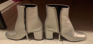 Botines plateados Zara de segunda mano por 10 EUR en Talavera de la Reina  en WALLAPOP