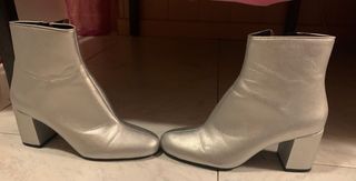 Botines plateados Zara de segunda mano por 10 EUR en Talavera de la Reina  en WALLAPOP