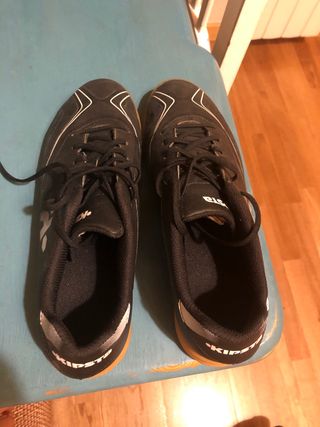 Botas fútbol sala kipsta. de segunda mano por 10 EUR en Barcelona en  WALLAPOP