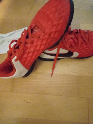 Botas de fútbol para niñas de segunda mano en Barcelona en WALLAPOP