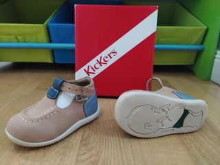 Zapatitos bebé Kickers talla 19 de segunda mano por 10 EUR en Torrejón de  Ardoz en WALLAPOP