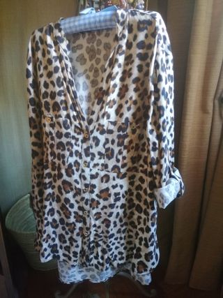 Camisa leopardo Zara de segunda mano por 12 EUR en Oviedo en WALLAPOP