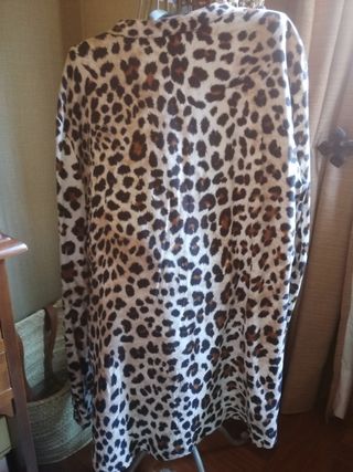 Camisa leopardo Zara de segunda mano por 12 EUR en Oviedo en WALLAPOP
