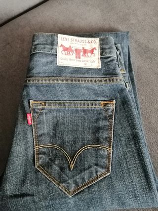 Pantalón levi Strauss \u0026amp; Co. original de segunda mano por 10 EUR en  Cartagena en WALLAPOP