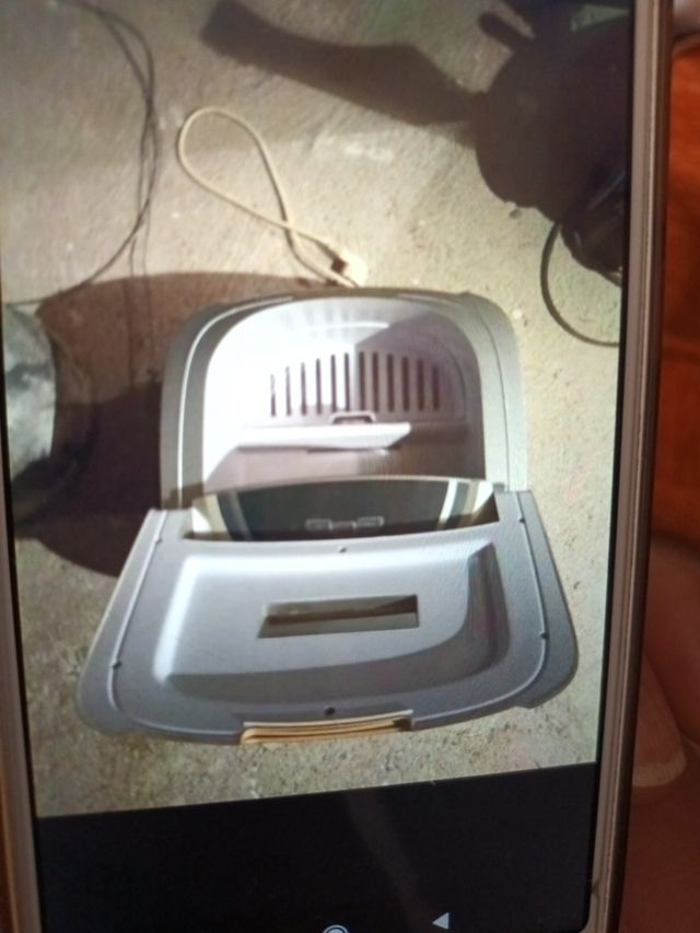 máquina pequeña de hacer cubitos de hielo