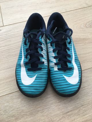 Zapatillas NikeMercurial x fútbol sala t33 de segunda mano por 15 EUR en  Elgoibar en WALLAPOP