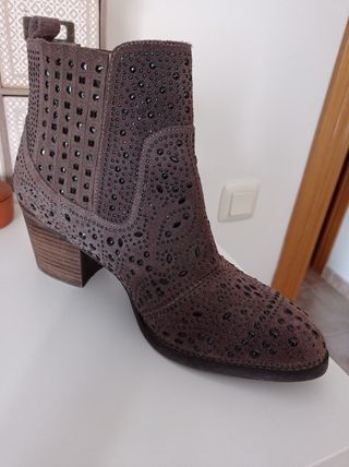 Botas Carmela de segunda mano por 40 EUR en Segovia en WALLAPOP
