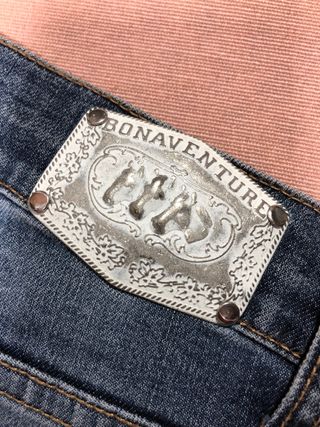Pantalon vaqueros Bonaventure 42 de segunda mano por 19,99 EUR en El  Parador de Las Hortichuelas en WALLAPOP