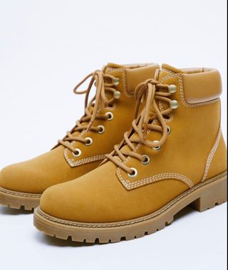 Botín bota montaña zara ocre de segunda mano por 25 EUR en Carranque en  WALLAPOP