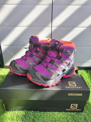 Botas montaña niña Salomon. Talla 27 de segunda mano por 30 EUR en Sabadell  en WALLAPOP