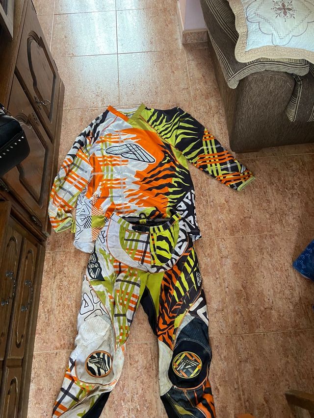 equipacion de motocross acerbis