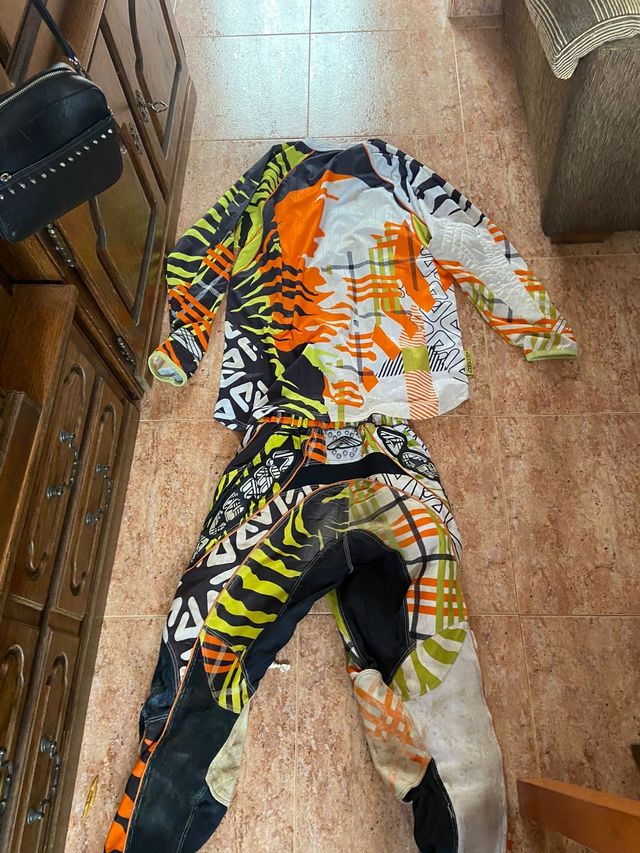 equipacion de motocross acerbis