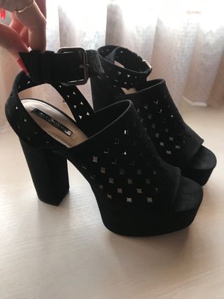 Sandalias plataforma negras Zara de segunda mano por 25 EUR en Madrid en  WALLAPOP