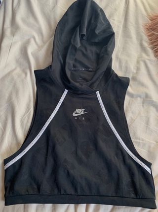 Sudadera sin mangas Nike de segunda mano por 10 EUR en Villanueva de la  Cañada en WALLAPOP
