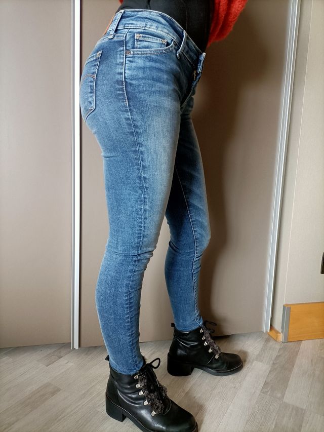Levis 711 