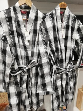 Bata de casa de Emidio Tucci talla 3\\/7 de segunda mano por 20 EUR en Noia  en WALLAPOP