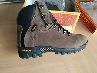 Botas Paredes hombre montaña de segunda mano por 45 EUR en Guardamar del  Segura en WALLAPOP