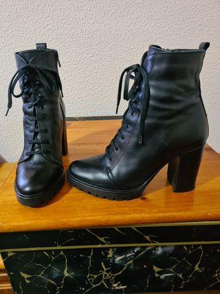 BOTIN NEGRO FORMULA JOVEN. de segunda mano por 25 EUR en Las Palmas de Gran  Canaria en WALLAPOP