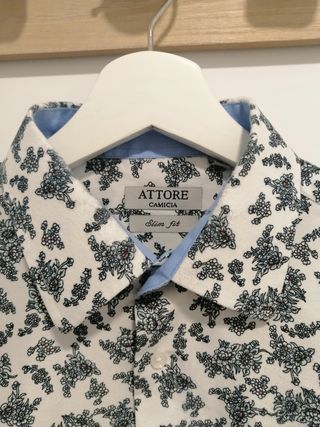 attore camicia