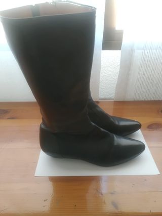 Botas de piel y forro de piel fina, de vestir de segunda mano por 35 EUR en  Guadalajara en WALLAPOP