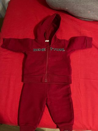 Chándal bebé 1-3 meses benetton de segunda mano por 5 EUR en Carretera del  Km. 17,500 Al 22,600 Madrid-Colmenar Viejo en WALLAPOP