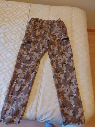 Pantalón militar Decathlon T.38 de segunda mano por 1,5 EUR en Torrent en  WALLAPOP