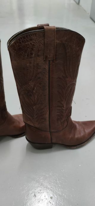 Botas camperas piel marca Buffalo de segunda mano por 50 EUR en Colonia  Covibar en WALLAPOP