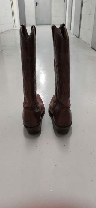 Botas camperas piel marca Buffalo de segunda mano por 50 EUR en Colonia  Covibar en WALLAPOP