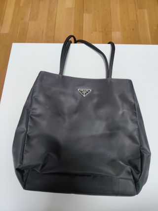 Bolso clásico Prada original de segunda mano por 180 EUR en Madrid en  WALLAPOP