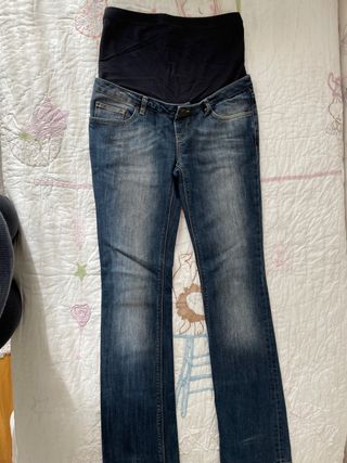 Pantalón vaquero premamá Zara T36 de segunda mano por 3,5 EUR en Madrid en  WALLAPOP